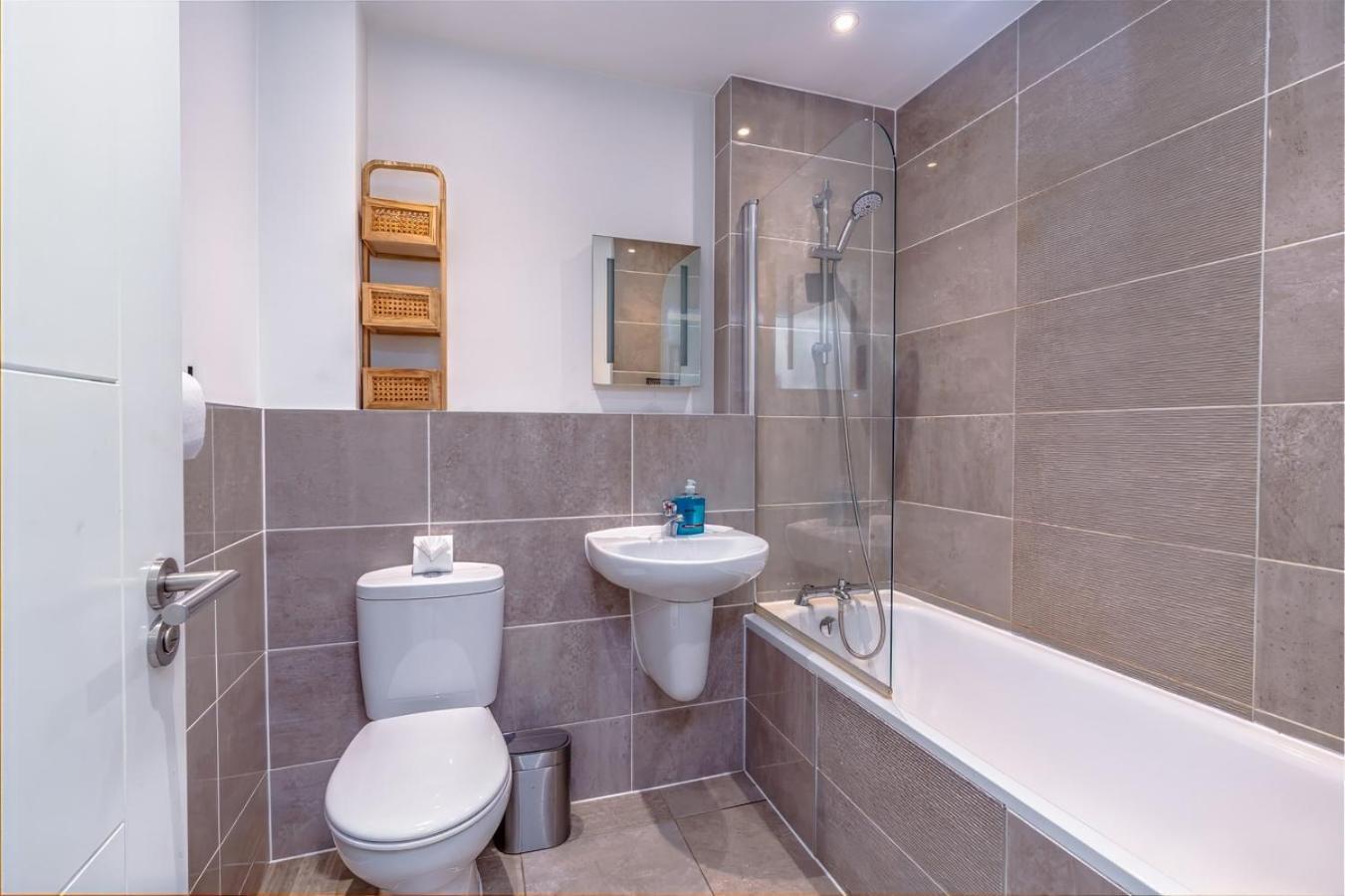 Chic & Modern Apartment - Bedminster Parade بريستول المظهر الخارجي الصورة